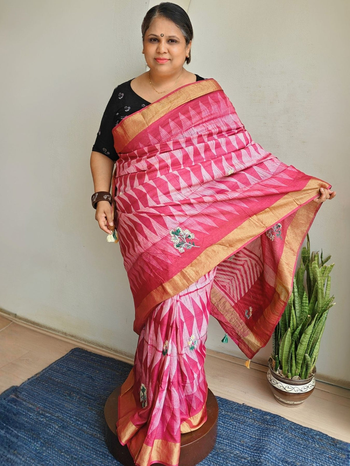 Singhaparni Dustypink Shibori with Embroidery Saree