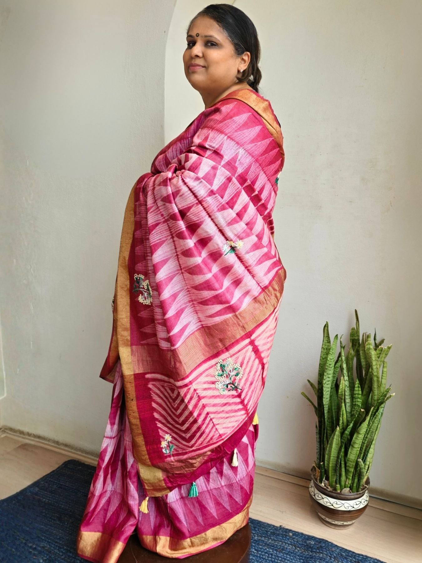 Singhaparni Dustypink Shibori with Embroidery Saree