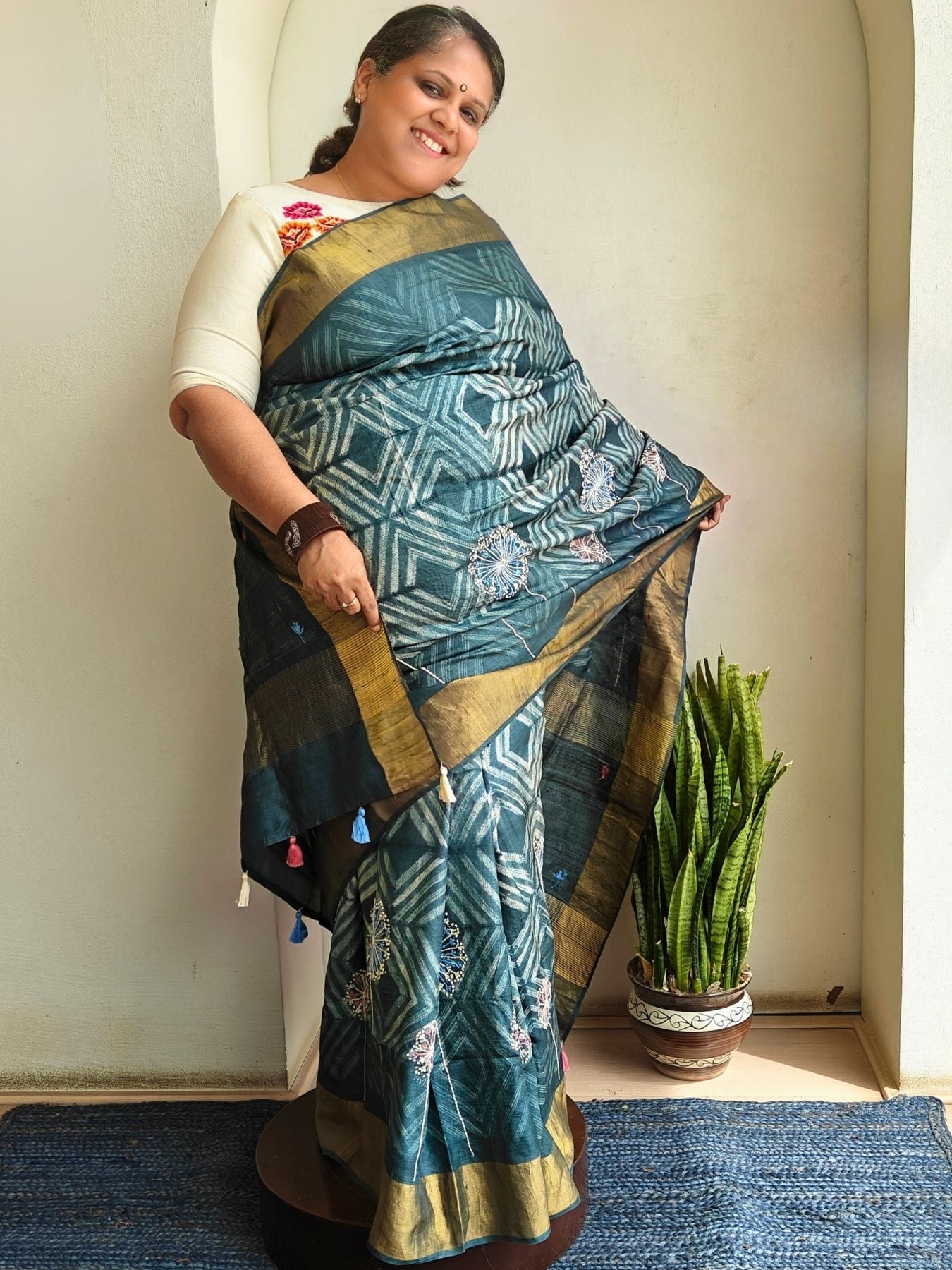 Singhaparni Grey Shibori with Embroidery Saree