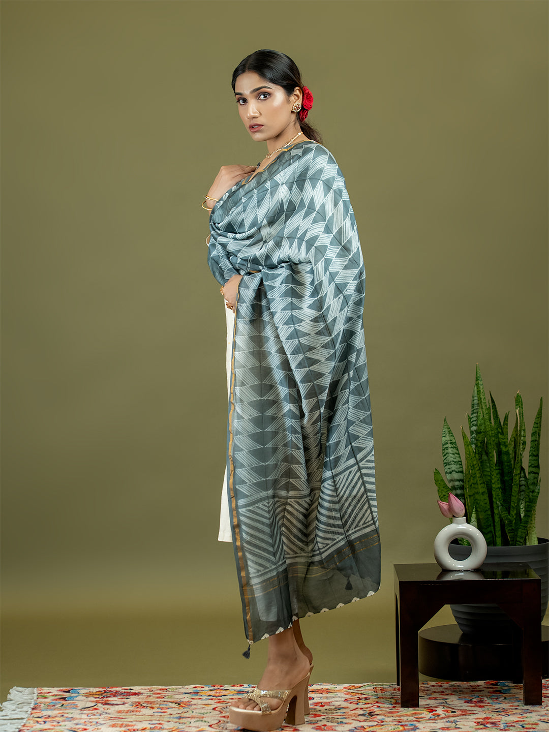 Rangrez Grey Shibori Dupatta