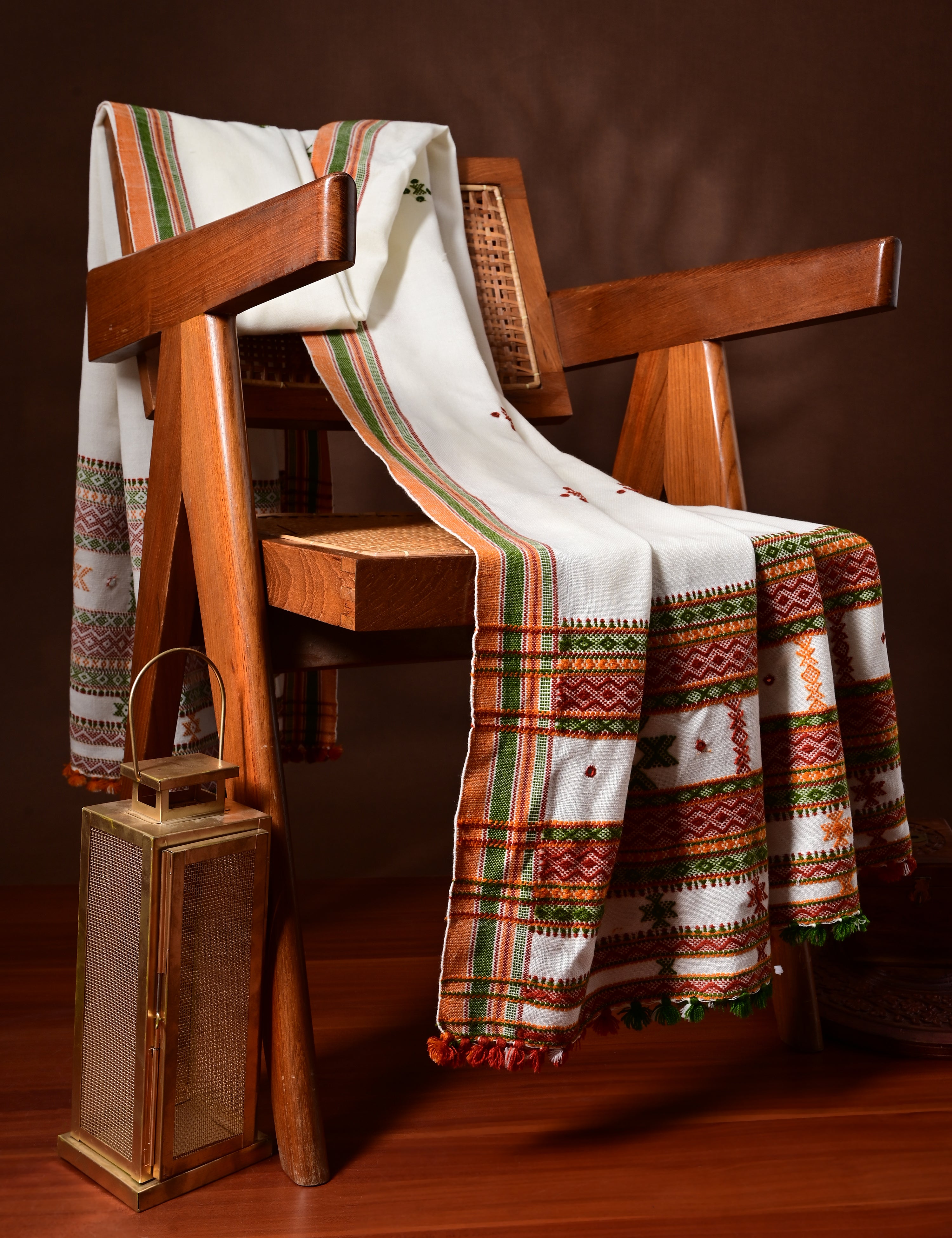 Thavare White Kutch Embroidery Shawl
